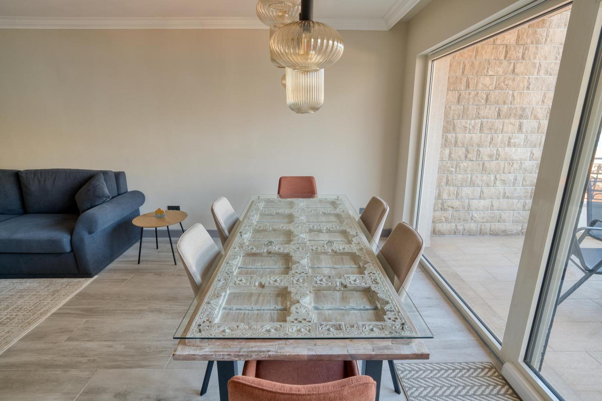 Luxurious 3-Bedroom Apartment By Mn Property 코토르 외부 사진