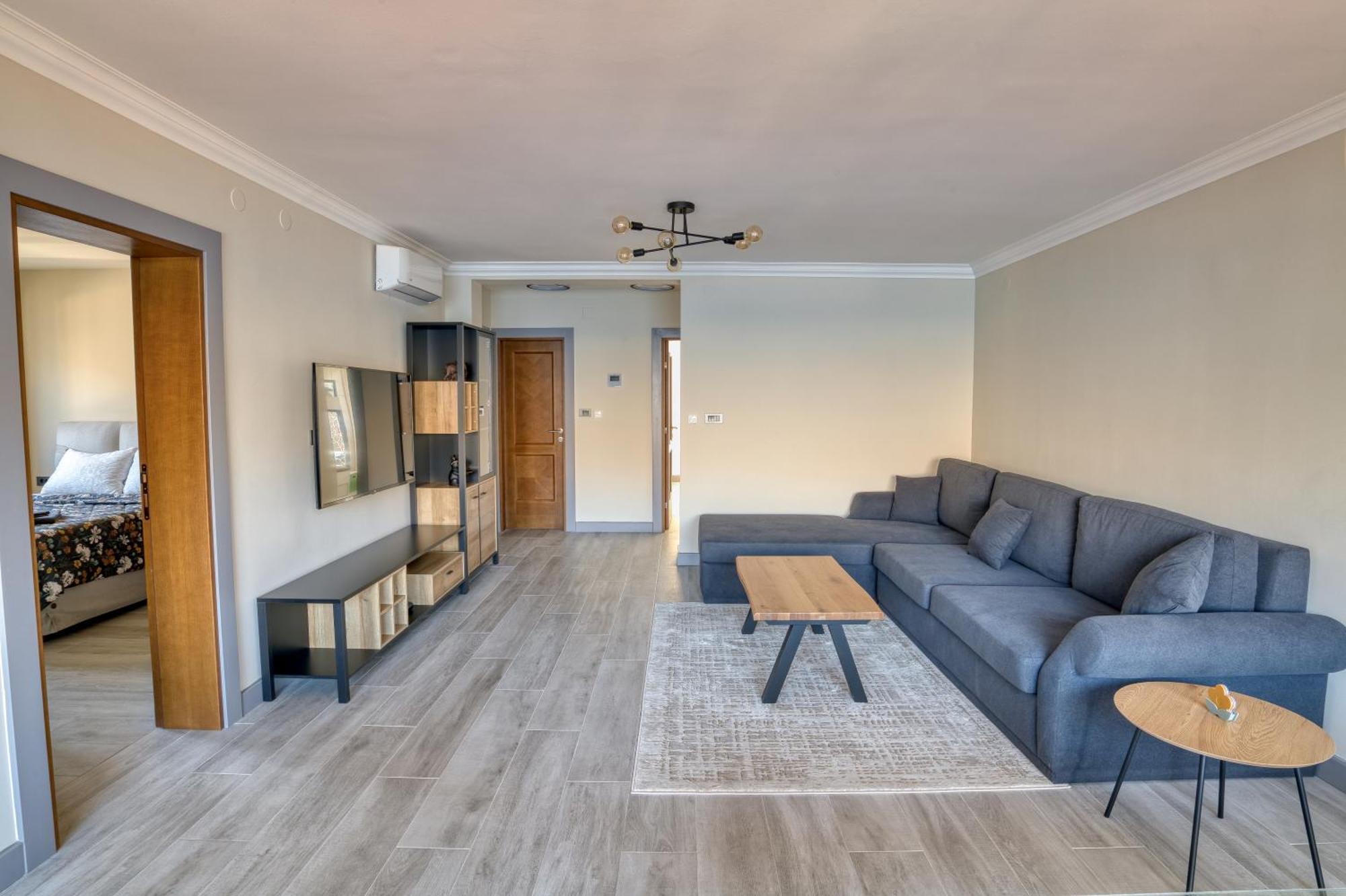 Luxurious 3-Bedroom Apartment By Mn Property 코토르 외부 사진