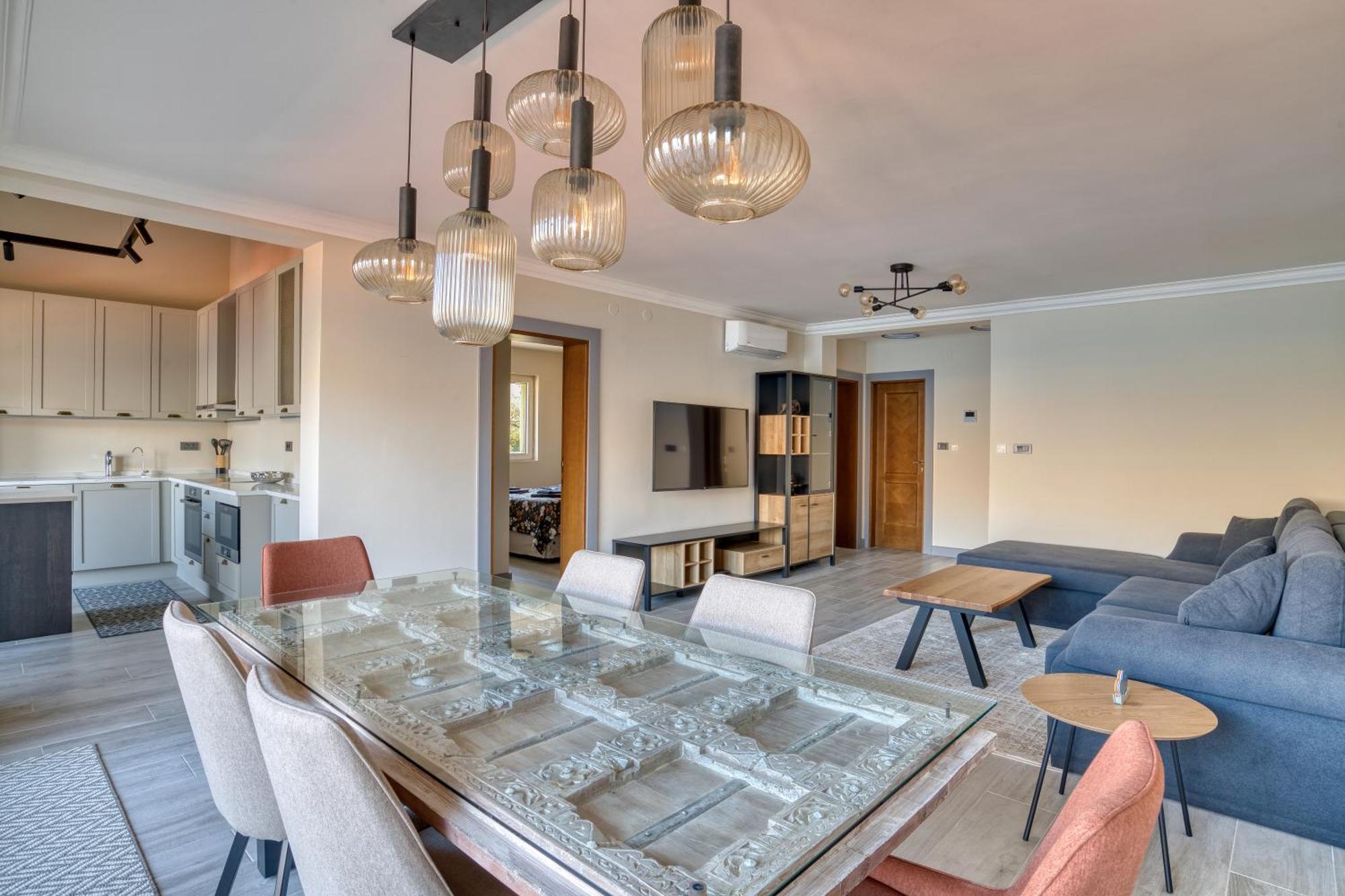 Luxurious 3-Bedroom Apartment By Mn Property 코토르 외부 사진