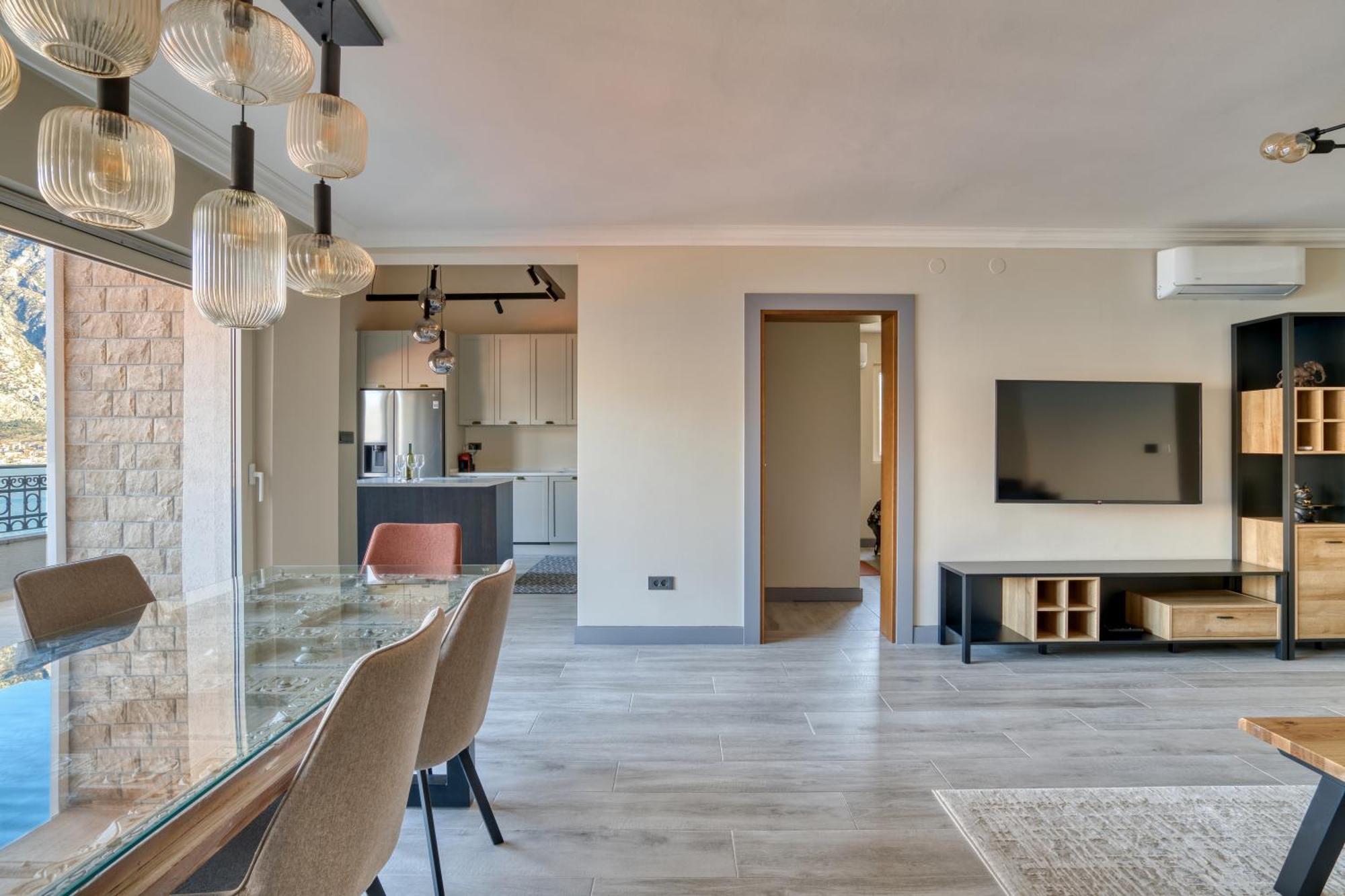 Luxurious 3-Bedroom Apartment By Mn Property 코토르 외부 사진
