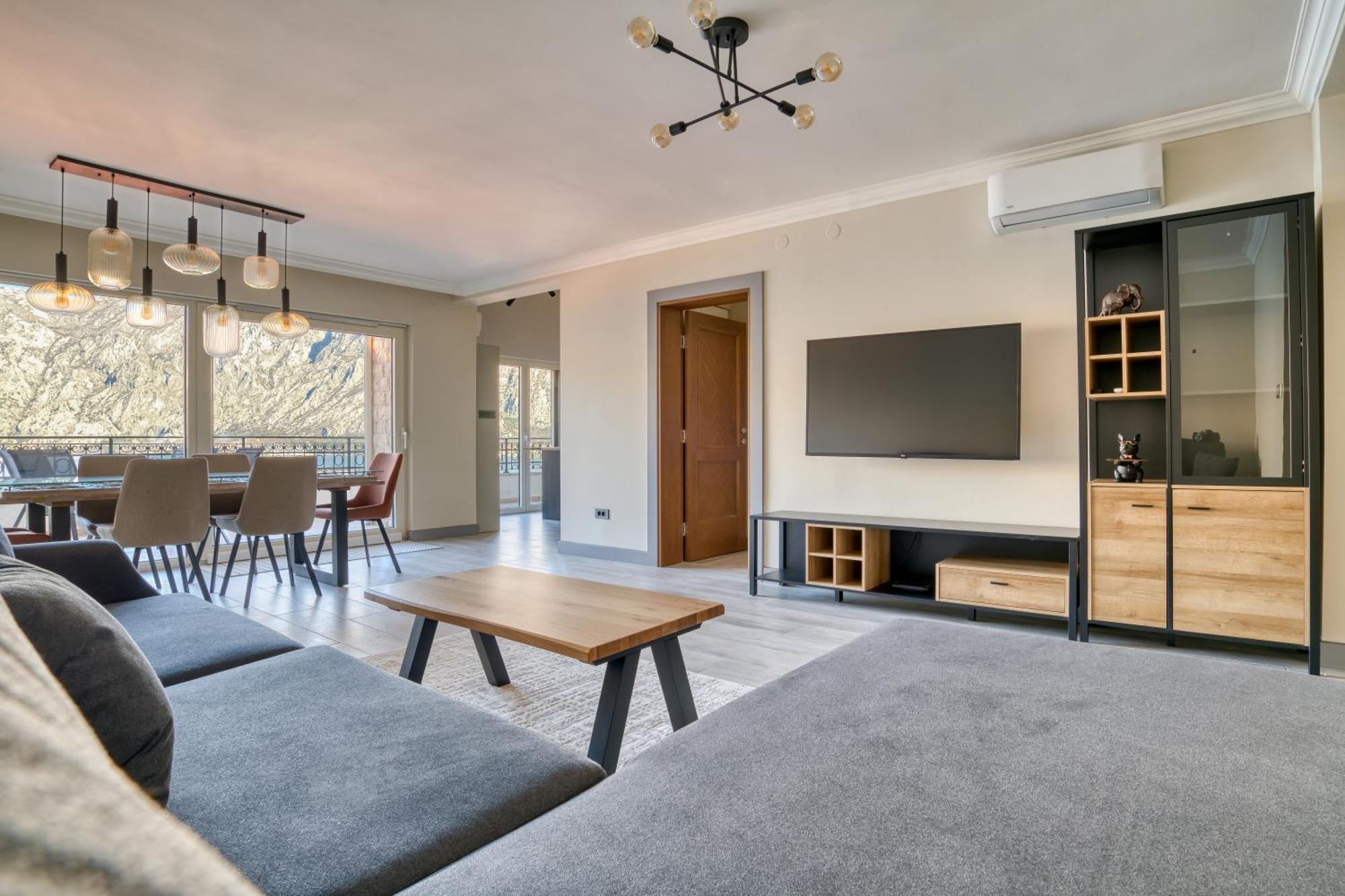 Luxurious 3-Bedroom Apartment By Mn Property 코토르 외부 사진