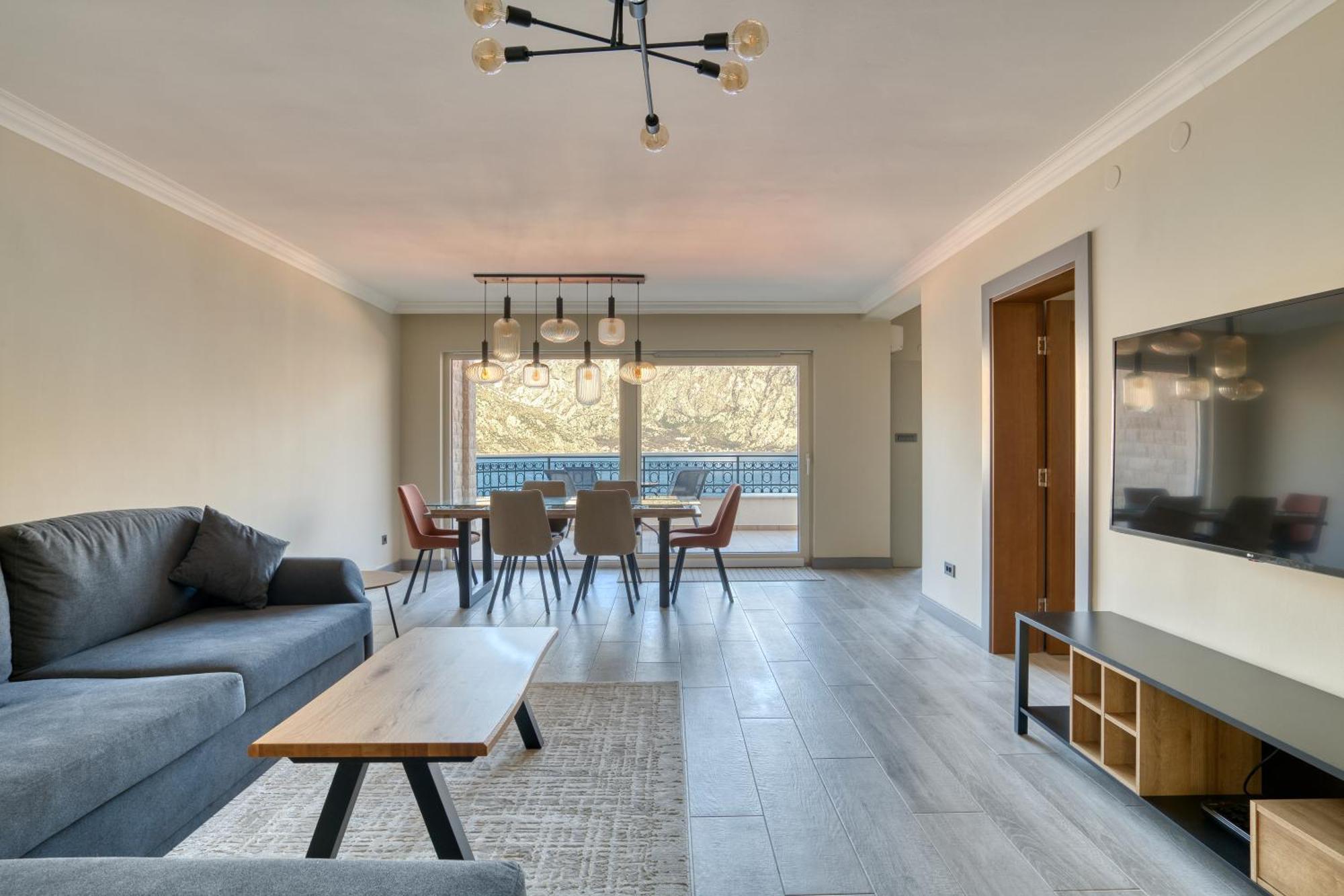 Luxurious 3-Bedroom Apartment By Mn Property 코토르 외부 사진