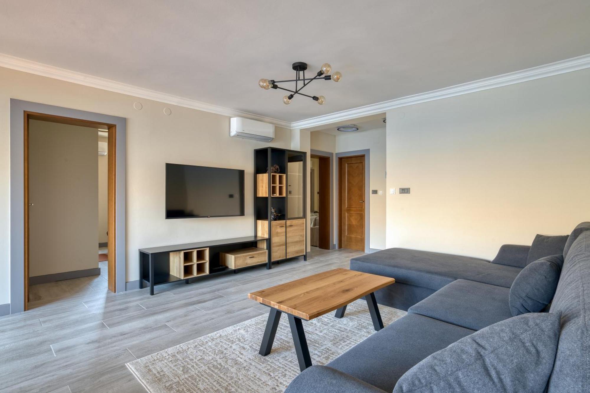 Luxurious 3-Bedroom Apartment By Mn Property 코토르 외부 사진